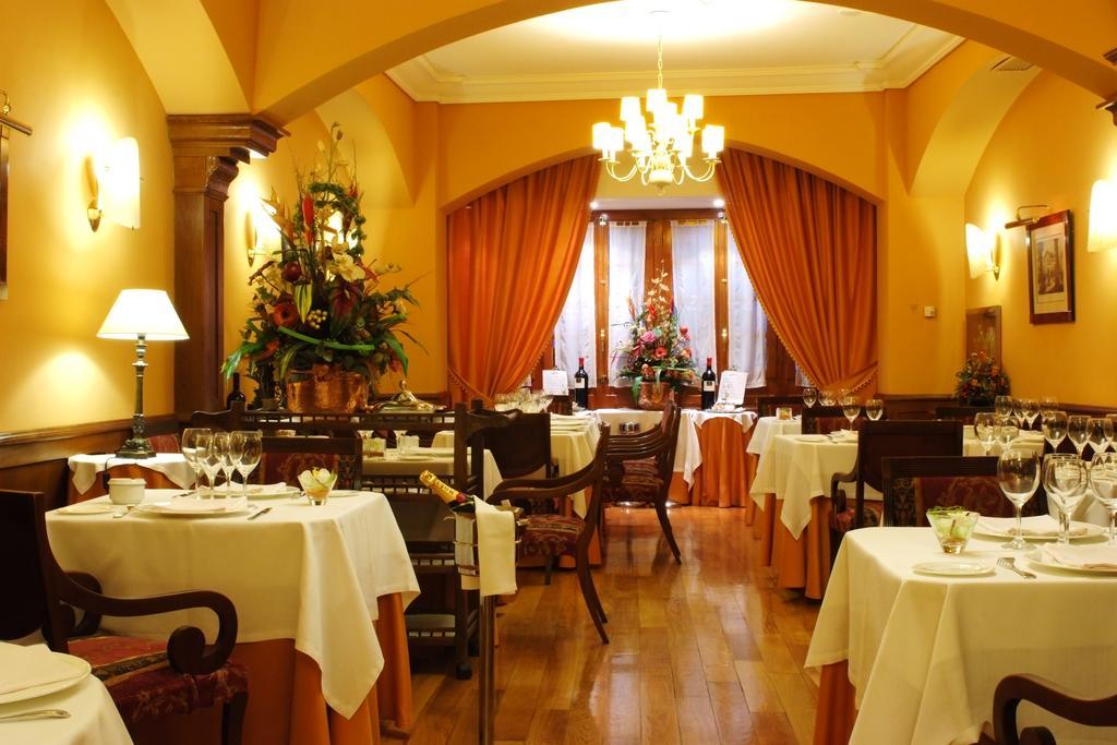 Hotel Restaurante Casa Zanito Olite Esterno foto
